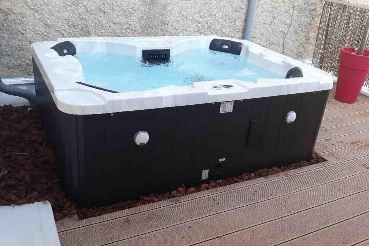 An Authentic Experience With Spa In The Center Poitiers Esterno foto