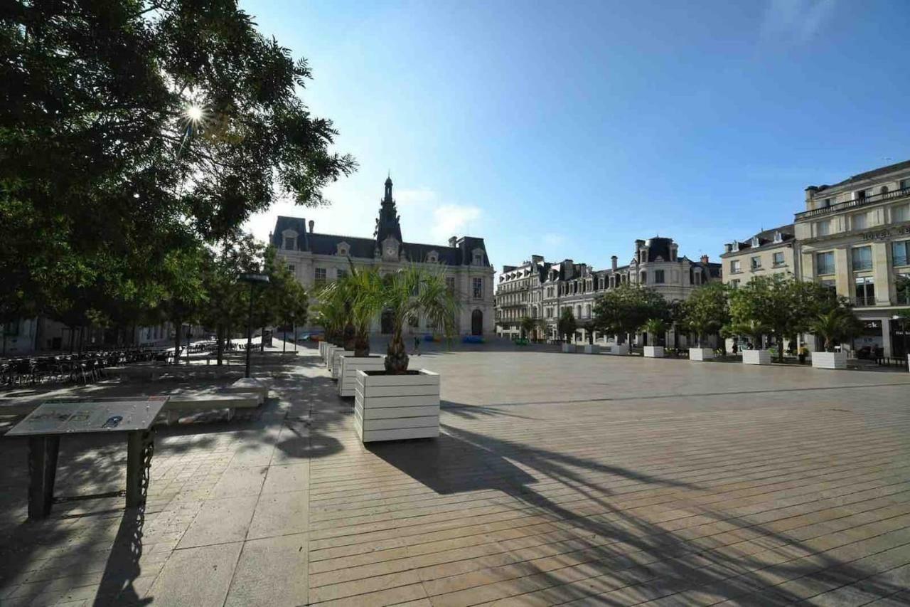 An Authentic Experience With Spa In The Center Poitiers Esterno foto