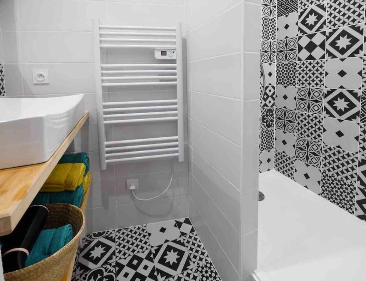 An Authentic Experience With Spa In The Center Poitiers Esterno foto